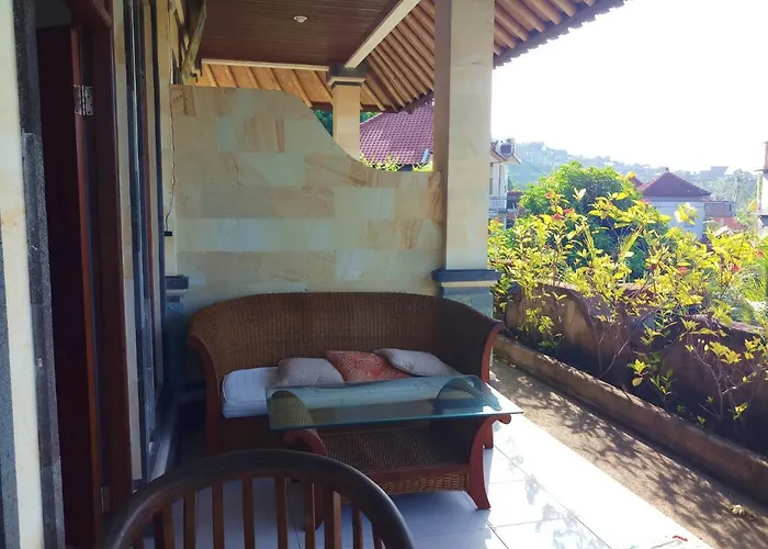 Bed & Breakfast Rumah Wayans Lipah 2*