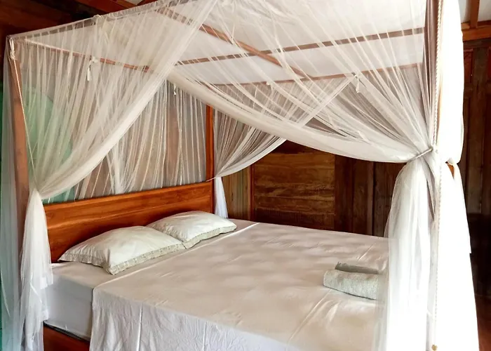 Rumah Wayans Lipah Bed & Breakfast