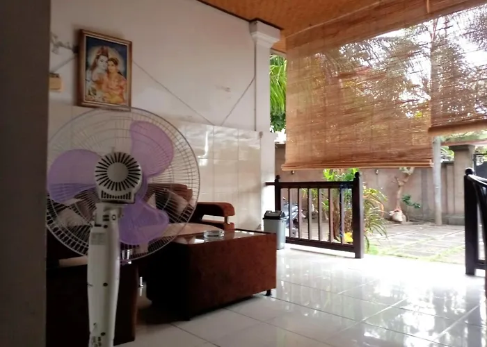 Rumah Wayans Lipah Bed & Breakfast